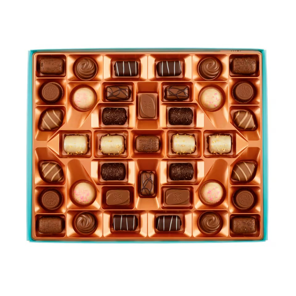Thorntons Classic Collection Of Milk, Dark & White Chocolate 449G